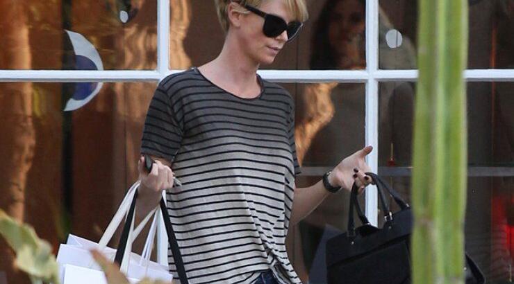 Η Charlize Theron για shopping!