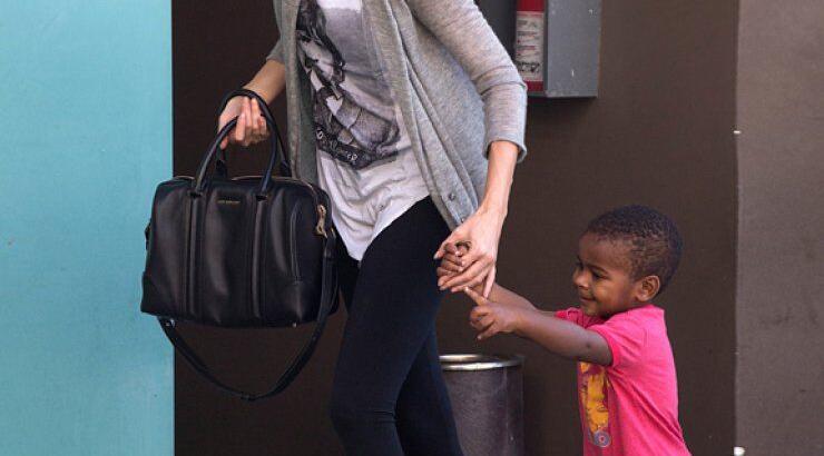 Ποια σταρ παίρνει το γιο της σε γυμναστήριο; [φωτογραφίες]