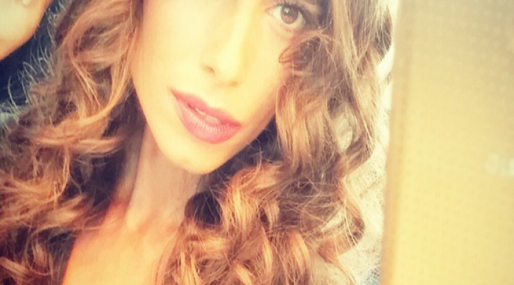 Μπορείς να μαντέψεις ποια είναι αυτή η Ελληνίδα τραγουδίστρια;