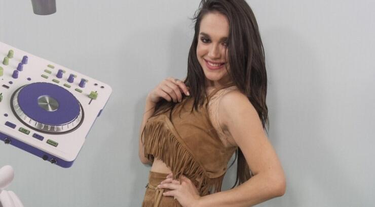 Τάνια Mπρεάζου: Δείτε την με… στρίνγνκ μαγιό στην παραλία! 