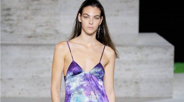Tie dye: Φόρεσε την πιο ψυχεδελική τάση της σεζόν