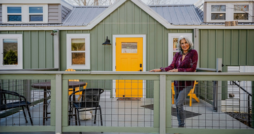 Ένα ζευγάρι συνταξιούχων άλλαξε ζωή, σε ένα σπίτι μόλις 29τ.μ.