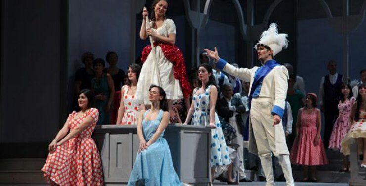 Ο Paolo Panizza σκηνοθετεί την όπερα "Το ελιξίριο του έρωτα"