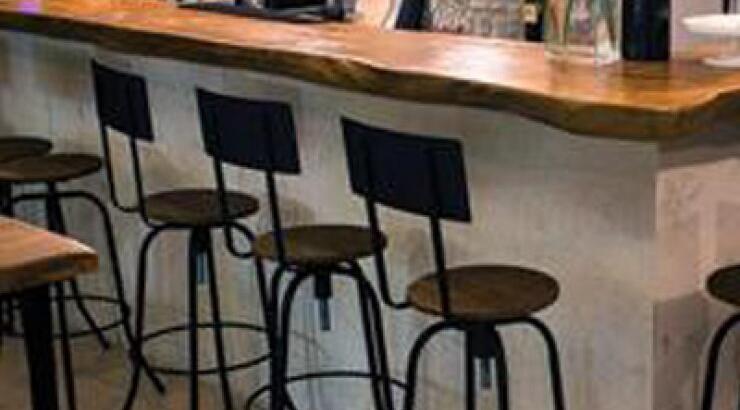 Vini Platea: Ακόμη ένα γραφικό μπαράκι! 