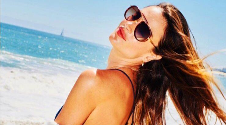 Η Alessandra Ambrosio φοράει Tommy Hilfiger