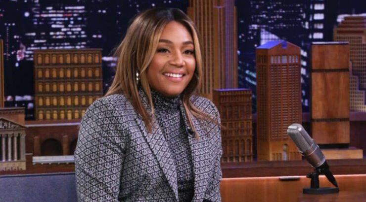 Η Tiffany Haddish φόρεσε TommyXZendaya στο "The Tonight Show" με τον Jimmy Fallon