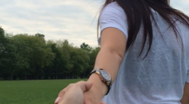 Η ακατάλληλη πόζα Κύπριας ηθοποιού με τον γοητευτικό πρώην της!