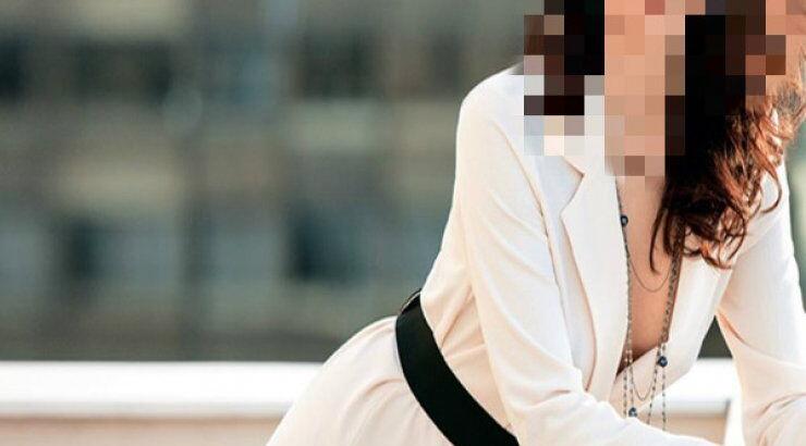 Το καυτό φιλί στα χείλη σέξυ Κύπριας με γνωστή παρουσιάστρια