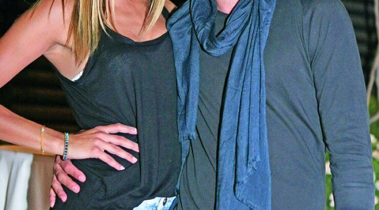 Συμβαίνει τώρα: Οι πρώτες φωτογραφίες από το γάμο του Νεκτάριου και της Κωνσταντίνας