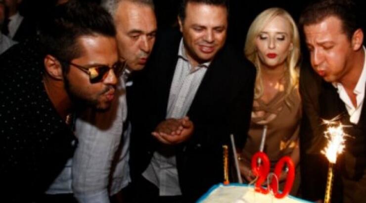 Η εντυπωσιακή τούρτα για τα 20 χρόνια ΣΙΓΜΑ!