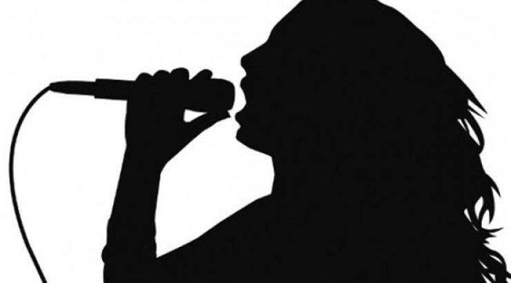 Χωρίζει πασίγνωστη τραγουδίστρια με δύο παιδιά