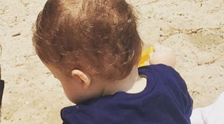 Επώνυμος Έλληνας για μπάνιο με τον μπέμπη του!