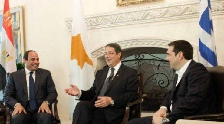 Στην Αθήνα για την τριμερή Αιγύπτου-Ελλάδας-Κύπρου ο ΠτΔ