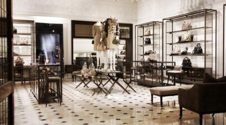 Άνοιξε η μεγαλύτερη Burberry boutique του Λονδίνου