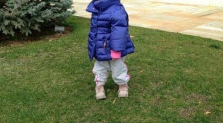 Ποιος χαζομπαμπάς της σόουμπιζ ανέβασε τη φωτογραφία της κορούλας του στο twitter;