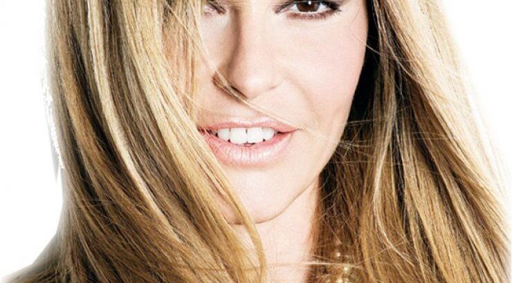 Οι αγκαλιές και τα φιλιά της Μπαλατσινού με το νέο της σύντροφο στην Πάτμο και το κλικ του παπαράτσι!