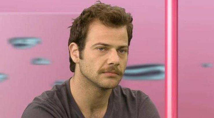 Ορέστης Τζιόβας: Ο κόσμος αναρωτιέται γιατί ενώ είμαι ηθοποιός κάνω τον σερβιτόρο