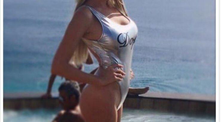 Τζούλια Αλεξανδράτου: Σέξι φωτογράφιση δίπλα στην πισίνα