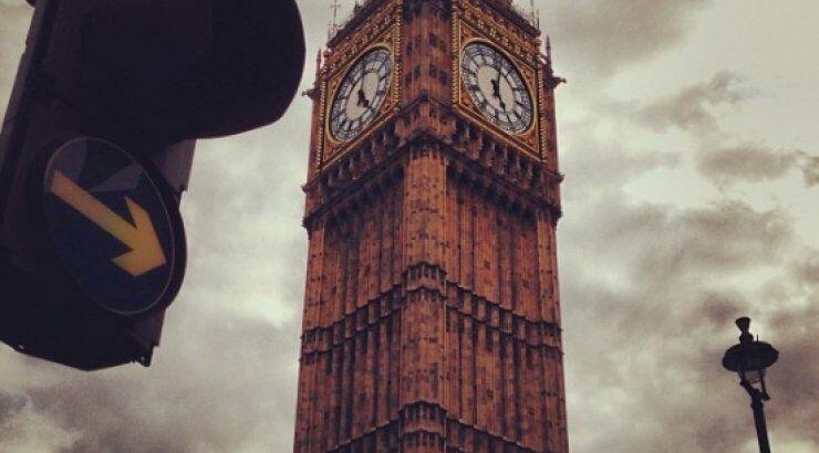 Ποιο ζευγάρι Κυπρίων που δεν παραδέχεται τη σχέση του βρίσκεται στο Λονδίνο;