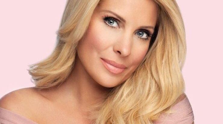 Ελένη Μενεγάκη: Τι είναι το σύνολο που φόρεσε στην εκστρατεία κατά του Καρκίνου του Μαστού;