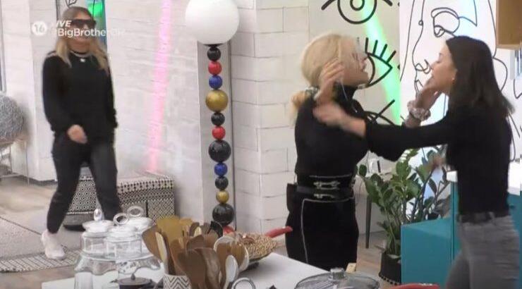 Μεγάλη αναστάτωση στο "Big Brother": Πιάστηκαν στα χέρια Άννα Μαρία και Ραΐσα [βίντεο]
