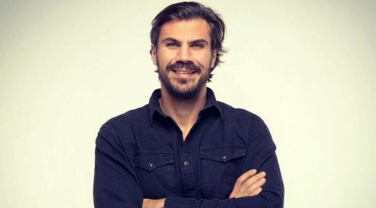 Άκης Πετρετζίκης: Μας έδειξε το χριστουγεννιάτικο δέντρο που μόλις στόλισε [εικόνα]