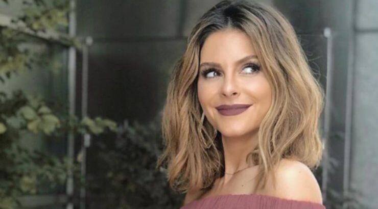 Μαρία Μενούνος: Δείτε την να κατευθύνεται προς το χωριό της μαζί με τους κουμπάρους της