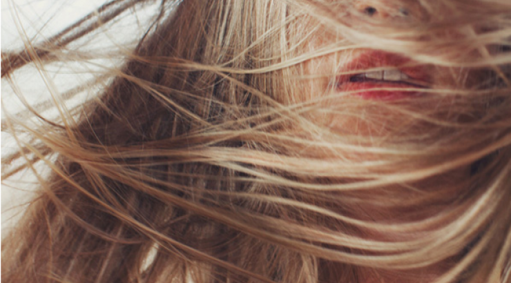 Τέλος στα φριζαρισμένα μαλλιά