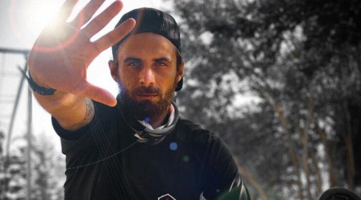 Μάριος Πρίαμος: Ποζάρει ημίγυμνος στα χιόνια [εικόνες]