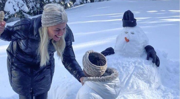 Χριστίνα Κοντοβά: Απαθανατίζει την κόρη της να παίζει πιάνο [βίντεο]