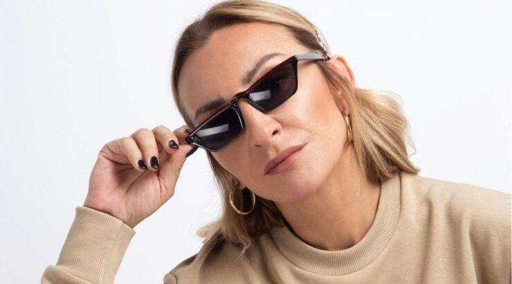 Ρούλα Ρέβη: Απαθανατίζει την κόρη της καθισμένη στο τζάκι του σπιτιού τους!