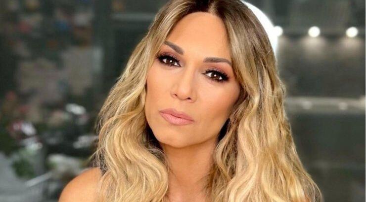 Έλλη Κοκκίνου: Έκλεισε τα 52 και πόζαρε μπροστά από την τούρτα της [εικόνα]