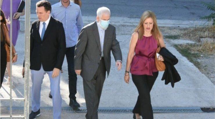 Πέτρος Φιλιππίδης: Δέχθηκε φραστική επίθεση έξω από το δικαστήριο - "Αληταρά" [βίντεο]