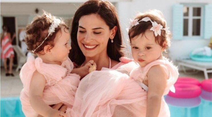 Χριστίνα Μπόμπα: Αποκαλύπτει τις ζήλιες που έχουν μεταξύ τους οι κόρες της [εικόνα]