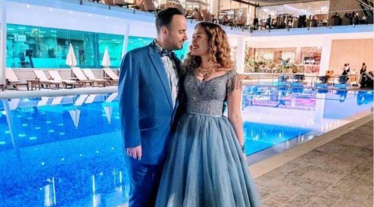 Μαυρίκιος Μαυρικίου - Ιλάειρα Ζήση: Ποζάρουν με την άδεια γάμου τους [εικόνα]