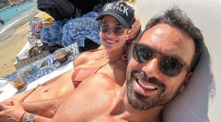 Χριστίνα Μπόμπα: Την "τσάκωσε" ο σύζυγός της, να κοιμάται μέσα σε λεωφορείο [βίντεο]