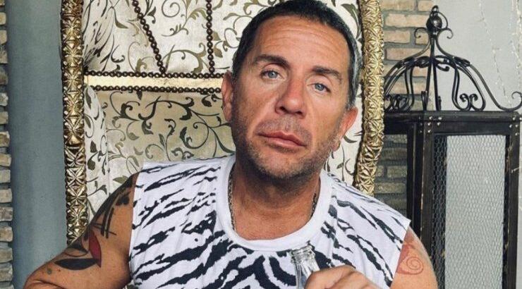 Γιώργος Μαζωνάκης: "Tα μεσημέρια μαγειρεύω για τον κόσμο και τα βράδια τραγουδάω" [βίντεο]