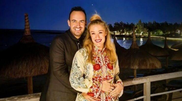 Μαυρίκιος - Ιλάειρα: Η βόλτα που απόλαυσαν με αλεξίπτωτο θαλάσσης στον Άγιο Μαυρίκιο [βίντεο]