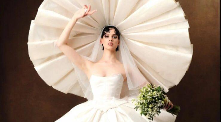 Εβδομάδα Μόδας του Λονδίνου: 8 σχεδιαστές αποτίουν φόρο τιμής στη βασίλισσα Ελισάβετ