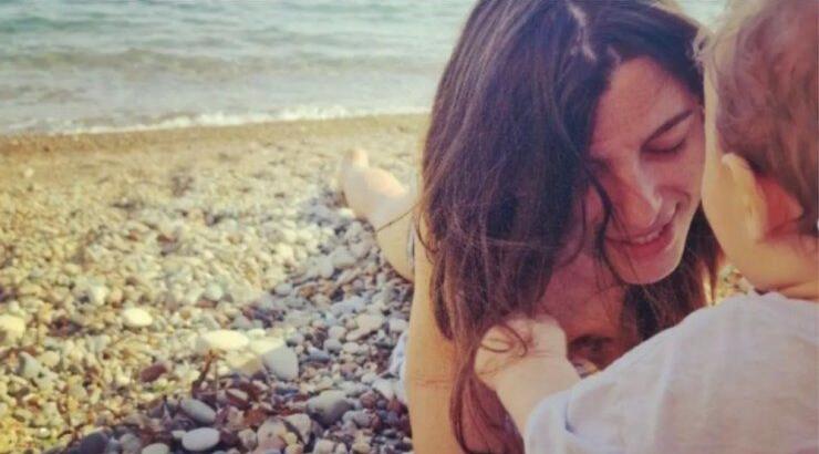 Αντωνία Χαραλάμπους: Το βίντεο με τον γιο της να δοκιμάζει τις ικανότητες του στο πιάνο!