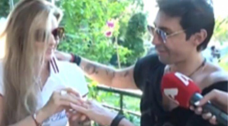 Κωνσταντίνος Εμμανουήλ: Δέχθηκε πρόταση γάμου on camera από τη σύντροφό του [βίντεο]