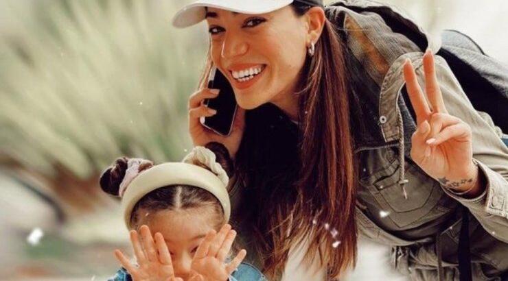 Ήβη Αδάμου: Τι κάνει η κόρη της όταν την βλέπει στην τηλεόραση και στα video clips της; [βίντεο]