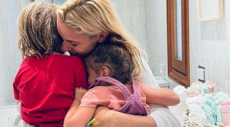 Δούκισσα Νομικού: Η τούρτα που έσβησε για τα γενέθλιά της ήταν παραγγελία του γιου της [εικόνα]