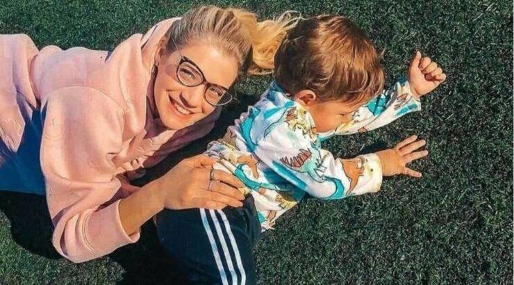 Τζένη Θεωνά: Με αυτήν την γνωστή παρουσιάστρια είναι ερωτευμένος ο γιος της [βίντεο]