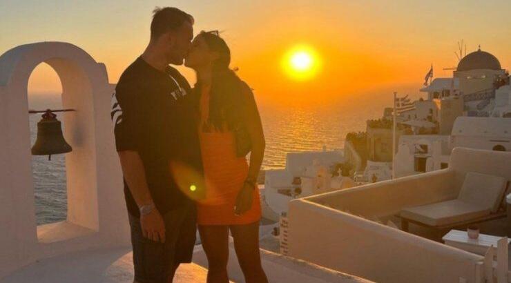 Έλληνας τραγουδιστής αποκαλύπτει: "Ο γάμος μου διήρκησε 45 δευτερόλεπτα"