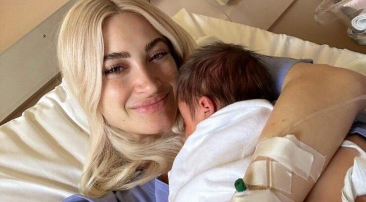 Ιωάννα Τούνη: Η στιγμή που θηλάζει τον γιο της στο instagram [βίντεο]