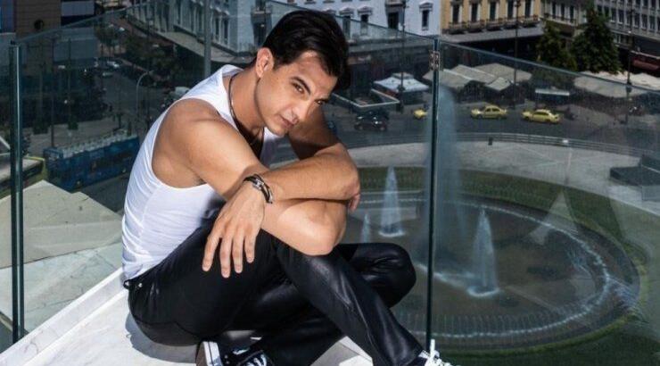 Δήμος Αναστασιάδης: "Μια κοπέλα ήρθε στα καμαρίνια και πέταξε το φόρεμα κατευθείαν"