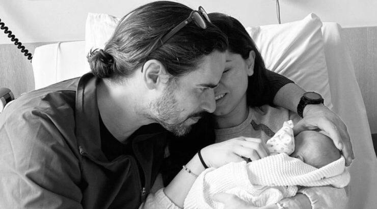 Κλέλια Γιασεμίδου: Η τρυφερή αγκαλιά με την κόρη της στο σπίτι [εικόνα]