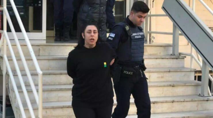 Συνελήφθη η Super Κική: Με χειροπέδες μετά την κράτησή της στη φυλακή [εικόνες]