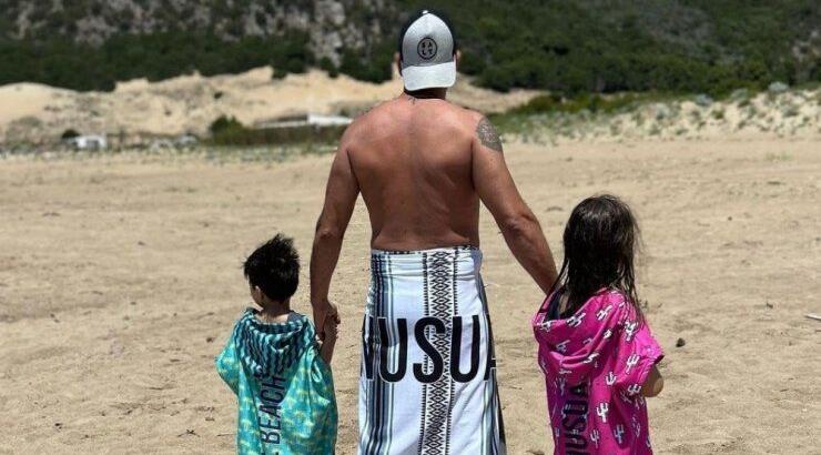 Γνωστός Έλληνας παρουσιαστής εξομολογείται: "Όταν είμαι μόνος στο σπίτι κυκλοφορώ γυμνός"